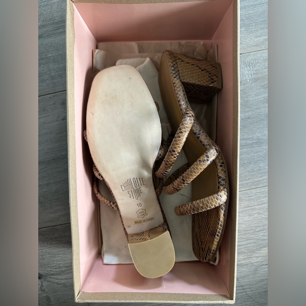 New in box Charlotte Stone heeled sandal - Picture 2 of 5